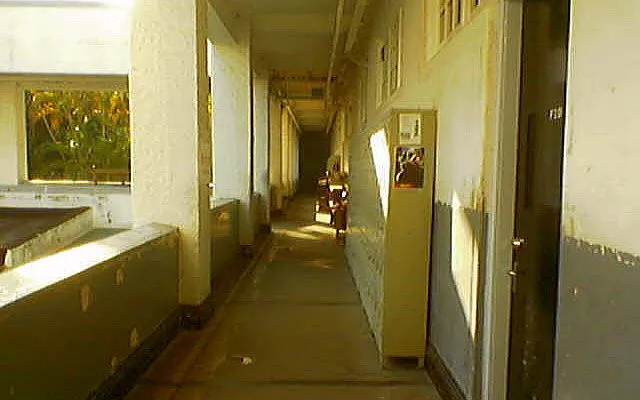 男拔萃 中二走廊