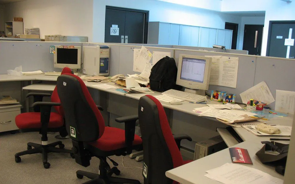 三人長枱工作間