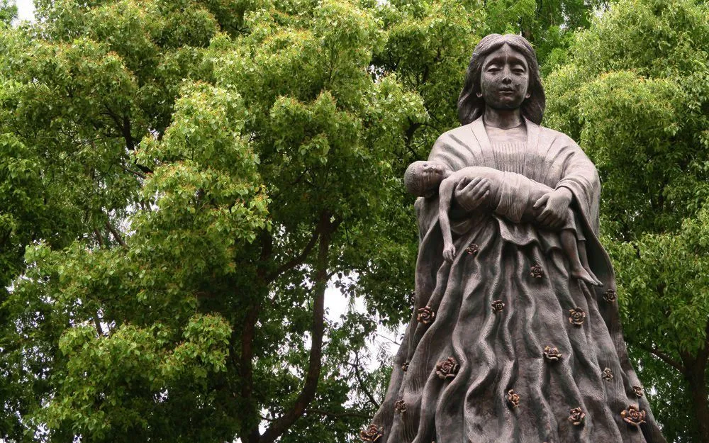 長崎原爆落下中心地 「和平的母子像」