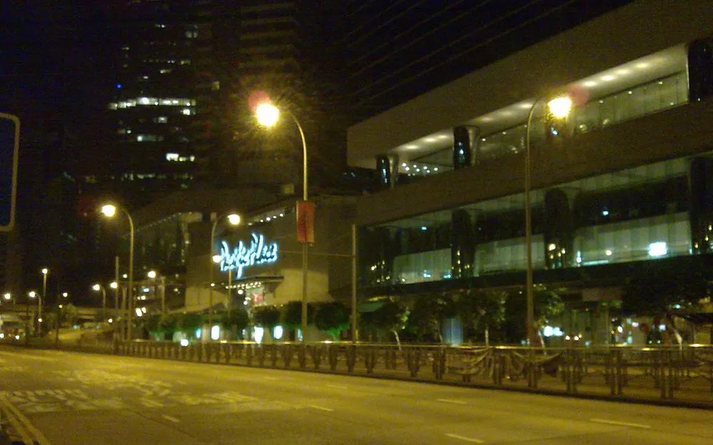 金鐘Pacific Place外的夜深