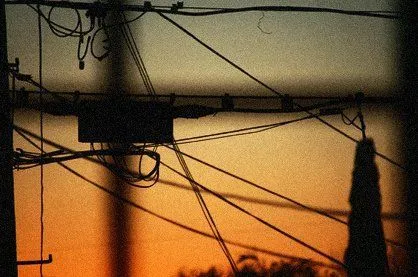 日落與電線桿